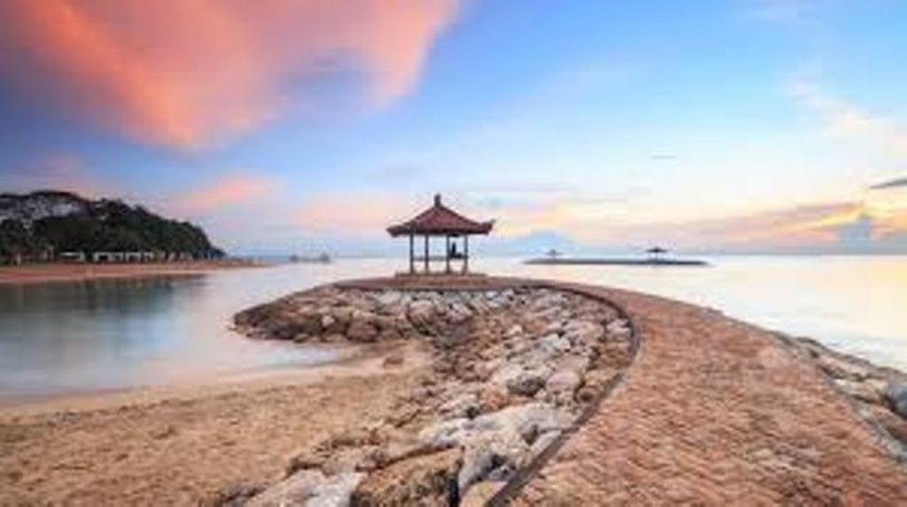 Laghawa Beach Hotel Sanur  Exterior photo